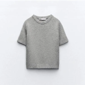 Grå stickad tröja - Jättefin grå stickad tröja från Zara, den är lite för liten för mig och de är därför jag säljer den. Endast använd ett fåtal gånger