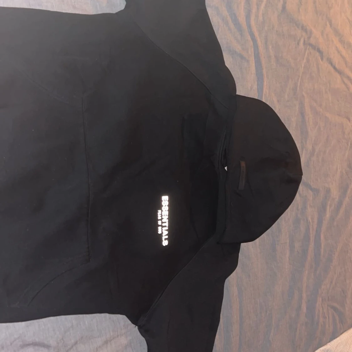 Svart hoodie från Essentials Fear of God