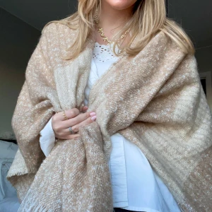 Beige stor poncho - Mysig beige poncho! 🥰