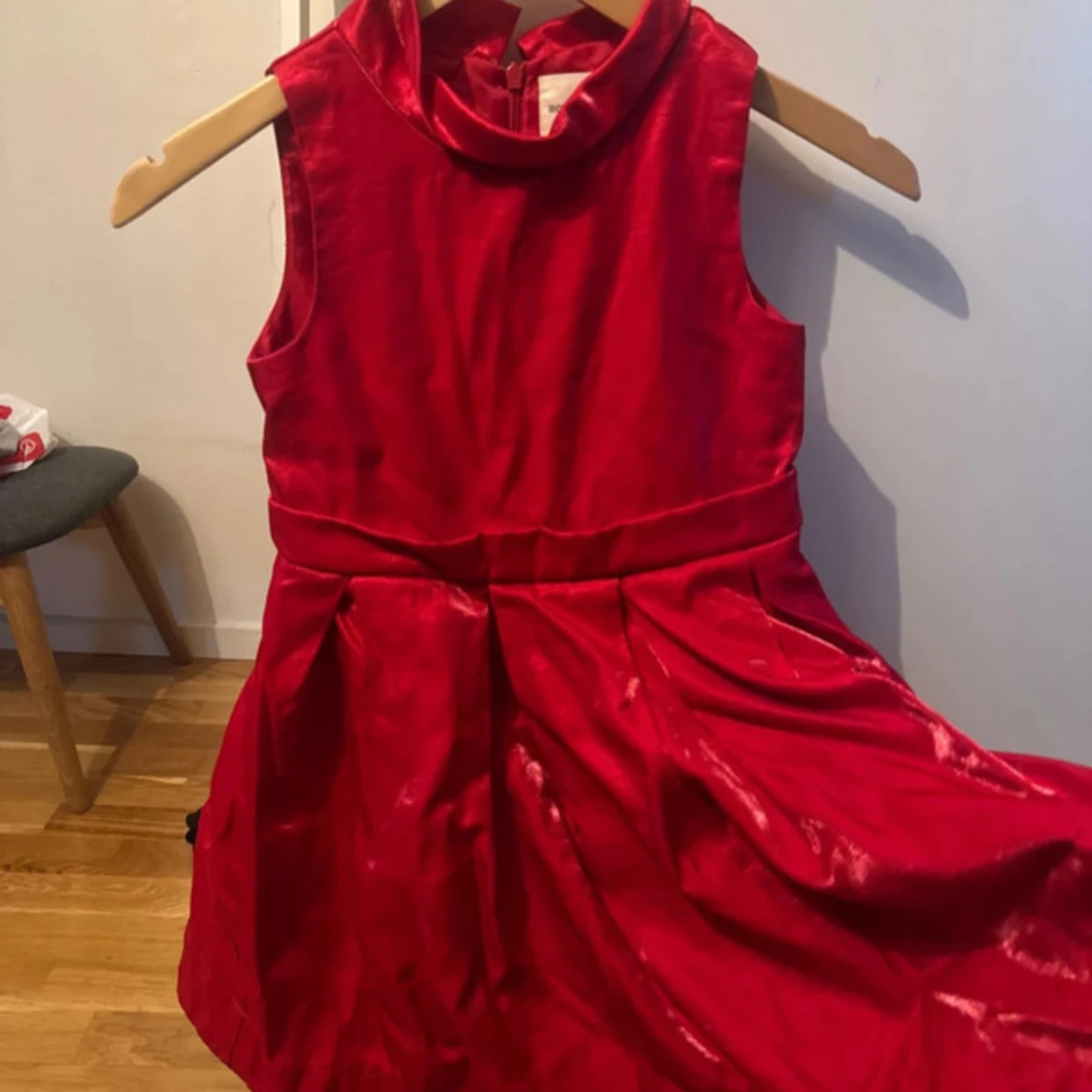 Röd klänning från Holly & White