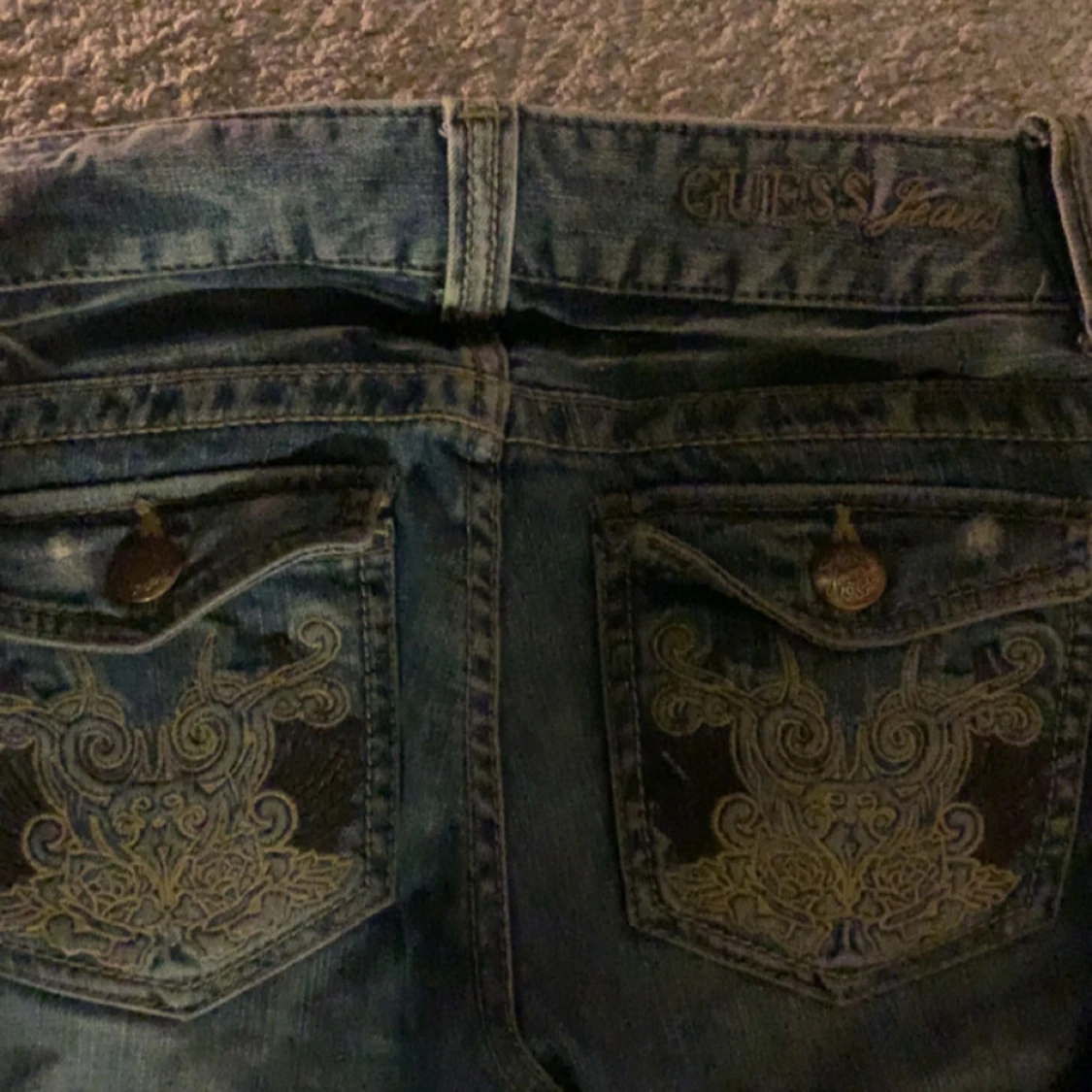 lågmidjade jeans Guess - 90