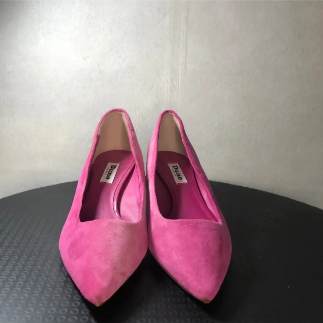 Rosa och glittriga pumps från Dune