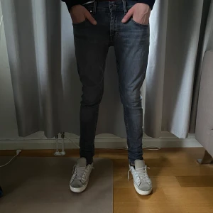 Tiger of Sweden jeans  - Tja, säljer nu dessa tiger of Sweden jeansen i storlek 27/30. Hör gärna av dig vid intresse!