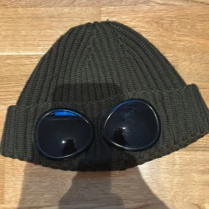 Cp company mössa - Cp company mössa äkta. Ny pris 1200. Bra skick inga skador.