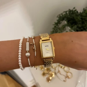 Guldklocka  - Superfin mockberg liknande guldklocka!💕