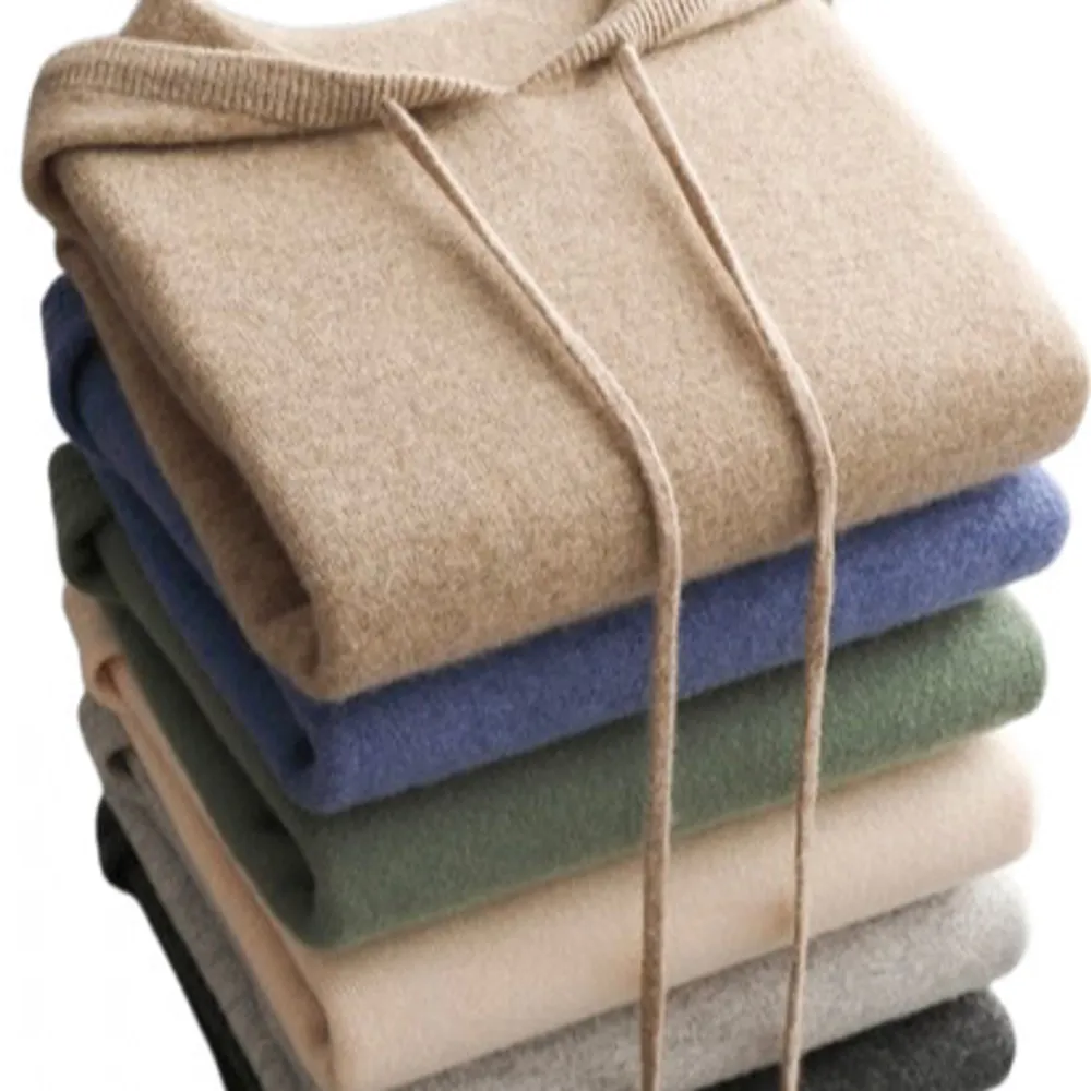 Vi kommer snart att sälja supermysigsa hoodies i flera färger som grön, beige, blå och svart. Perfekt för höst och vinter med sin mjuka och varma känsla. Dem är 100% merino ull. Dem första kommer att vara grå och gröna. Våra första kunder kommer ju såklart få rabatt! . Tröjor & Koftor.