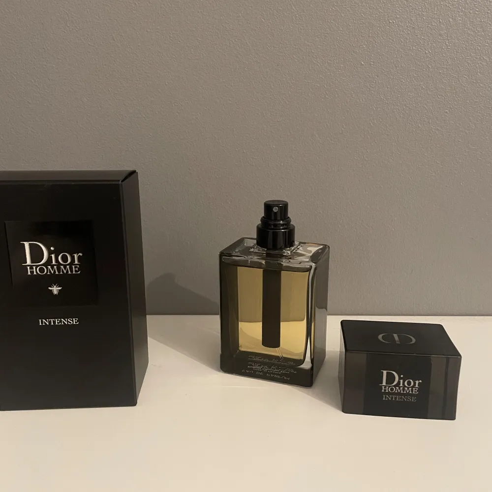 Säljer en Dior homme intense 50 ml nästan helt full endast tagit ca 10 spray. Köpt på kicks för 1200 för kicks, har även kvittot. Pris går att diskutera. Parfym.