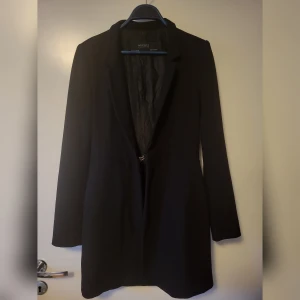 Zara Figursydd kavaj jacka  - 36/S i storlek men mindre i modell