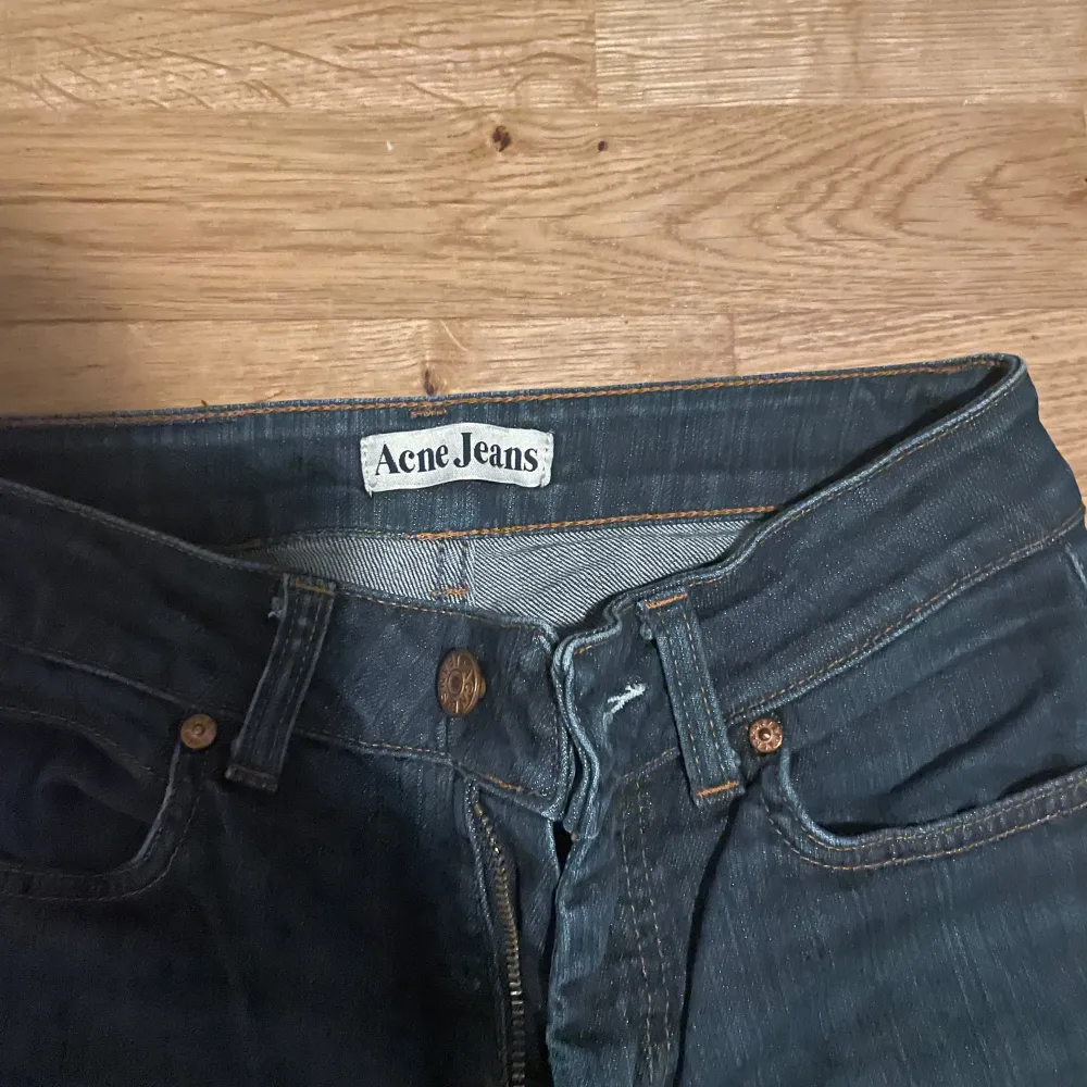 säljer gamla acne studios då dem är för små. riktigt bra skick och priset kan diskuteras. Farkut & Housut.