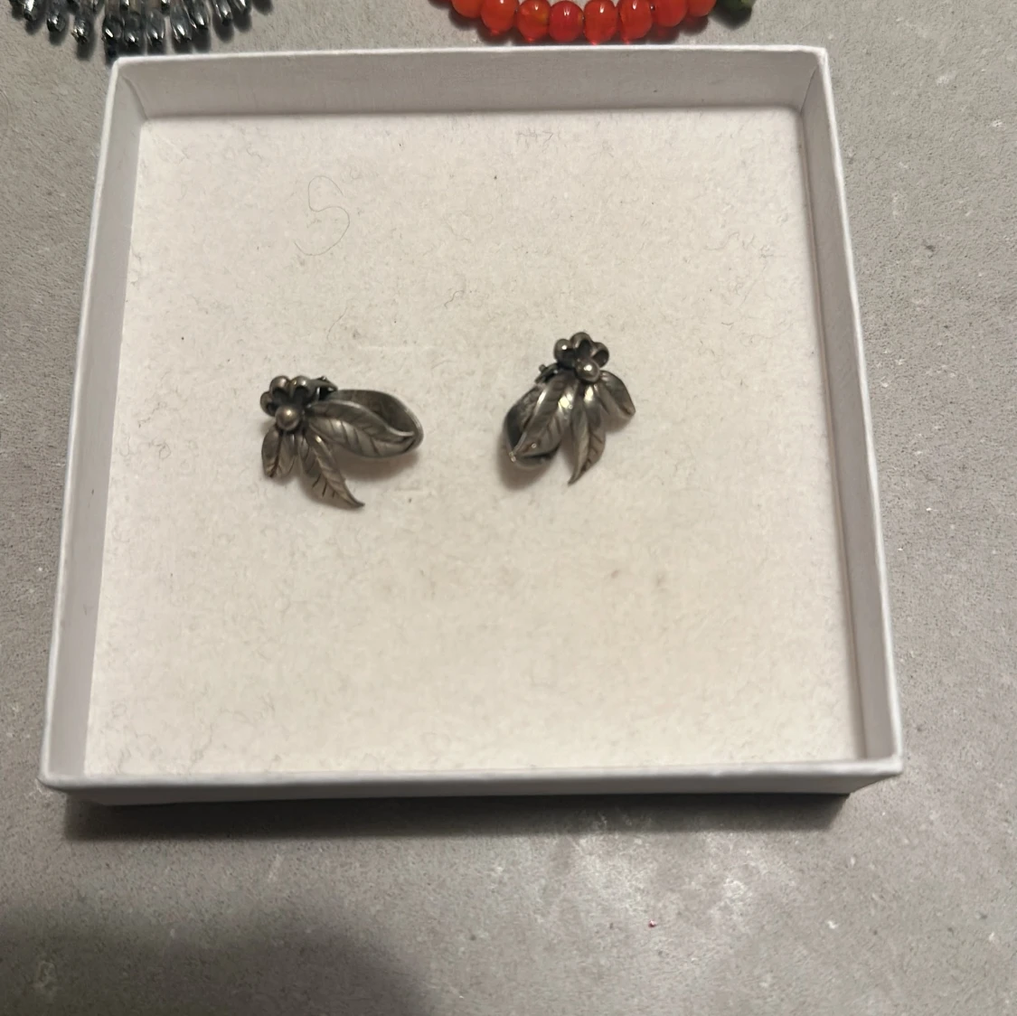 Söta silverfärgade örhängen clips 