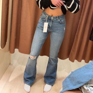 Gina jeans - Blåa jeans från Gina tricot, storlek 34