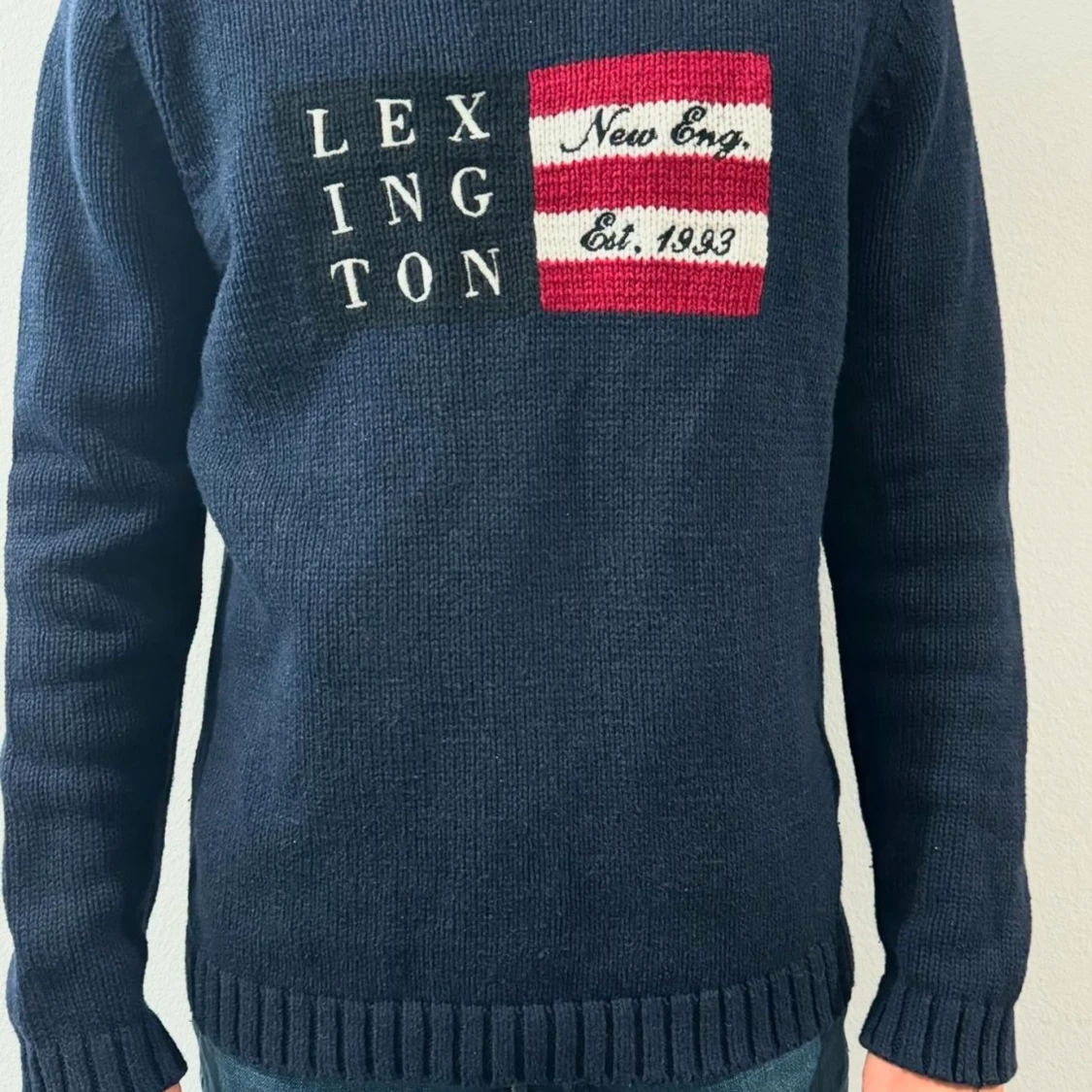 Mörkblå stickad tröja från Lexington - 90