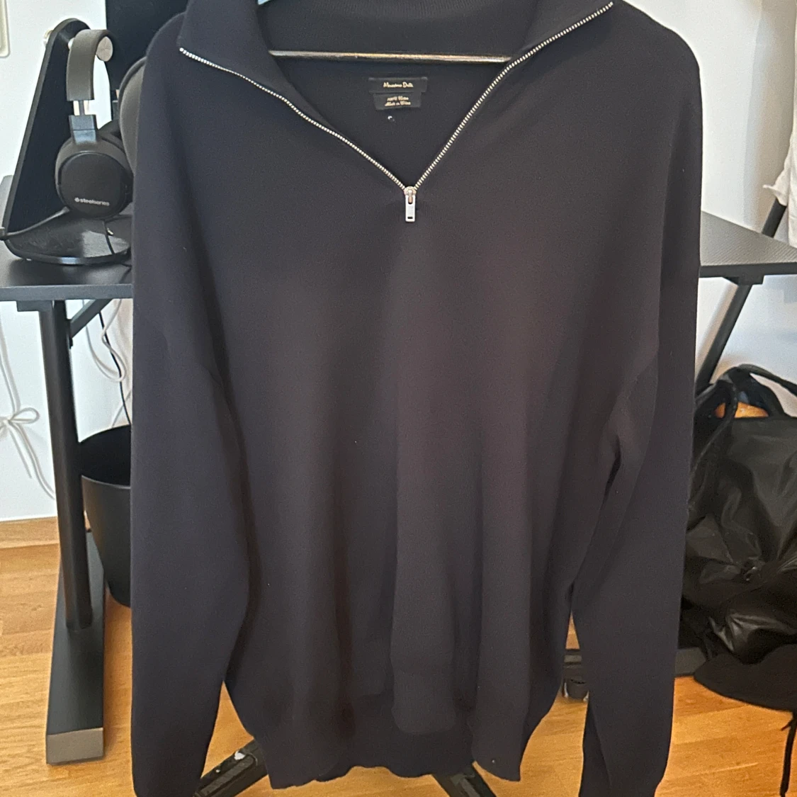 Mörkblå tröja med dragkedja från Massimo Dutti