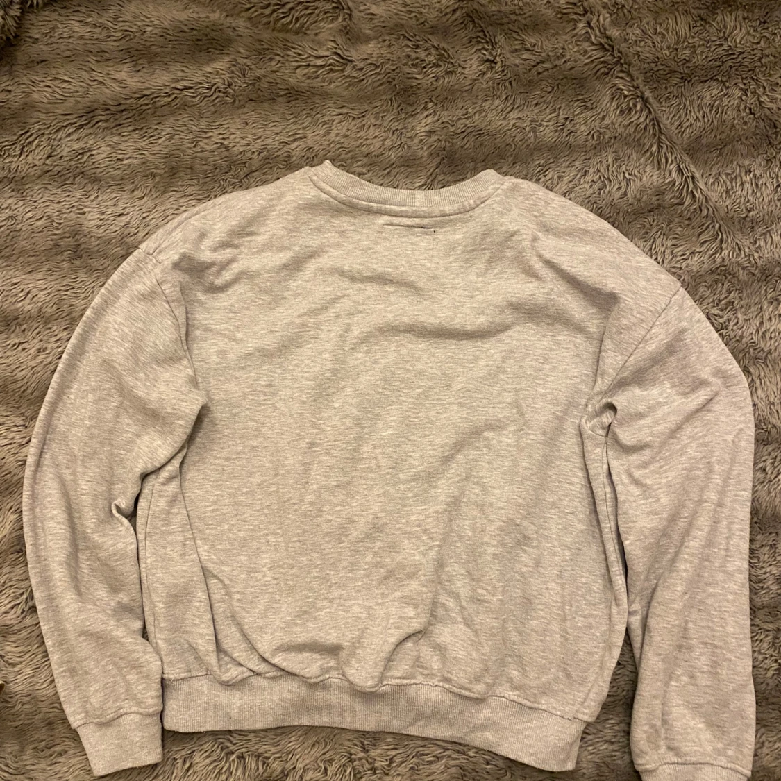 Grå sweatshirt - 91