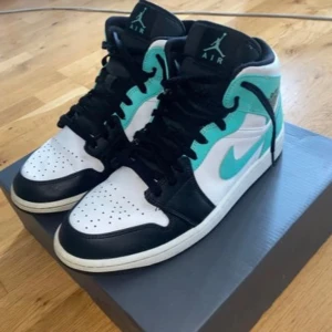 Jordan 1 Tropican twist Reverse - I bra skick men säljs utan box använda väldigt sparsamt och pris kan disk.