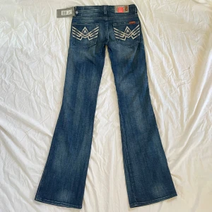 helt nya lågmidjade jeans - använd köp nu! för små så finns inte bilder med de på😽 midja:67 innerben:83