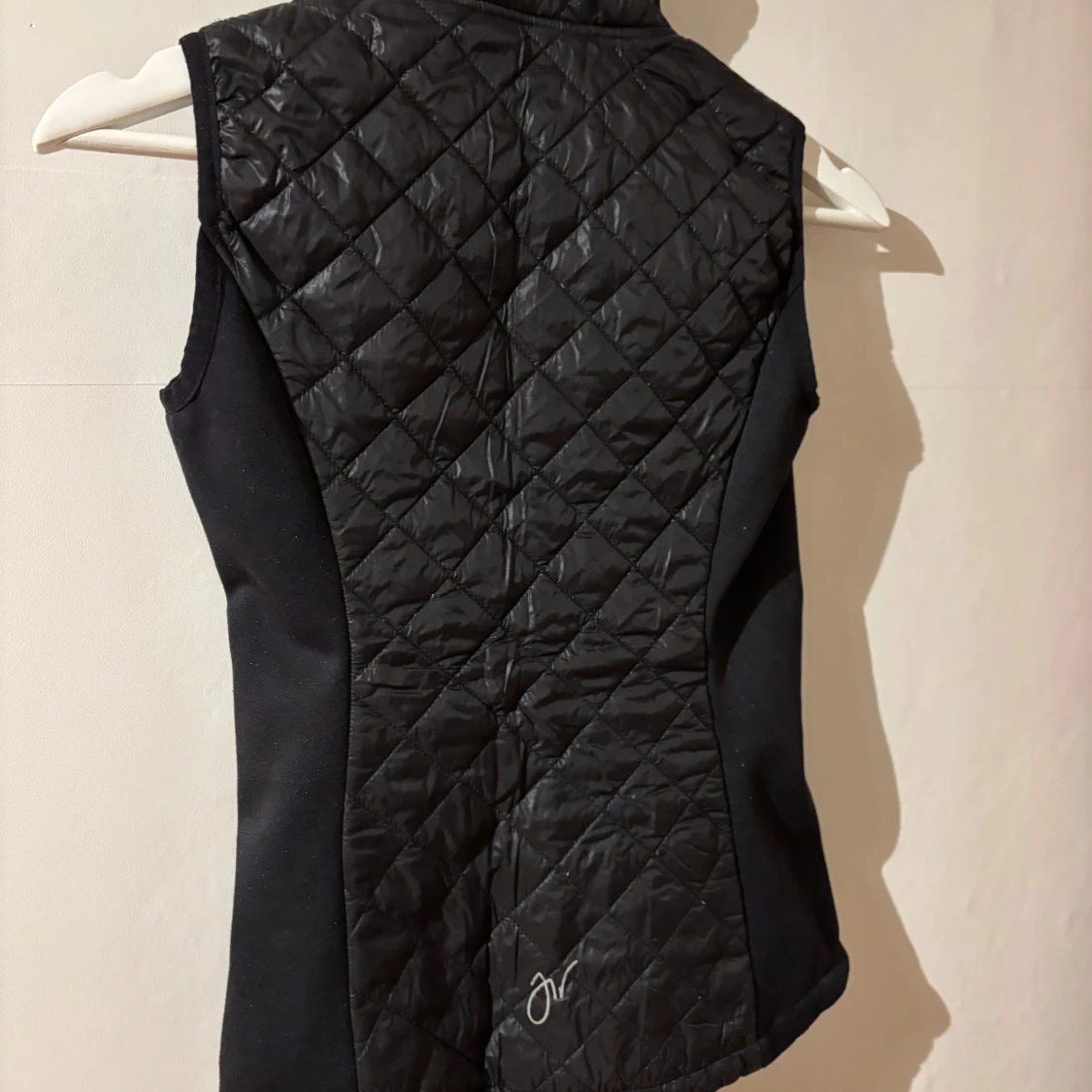 Svart konståkningsväst från Jiv sport  - 91