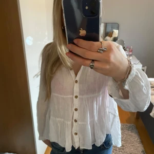 Skjorta i linne från zara - Jättefin blus skjorta från zara i storlek S💕