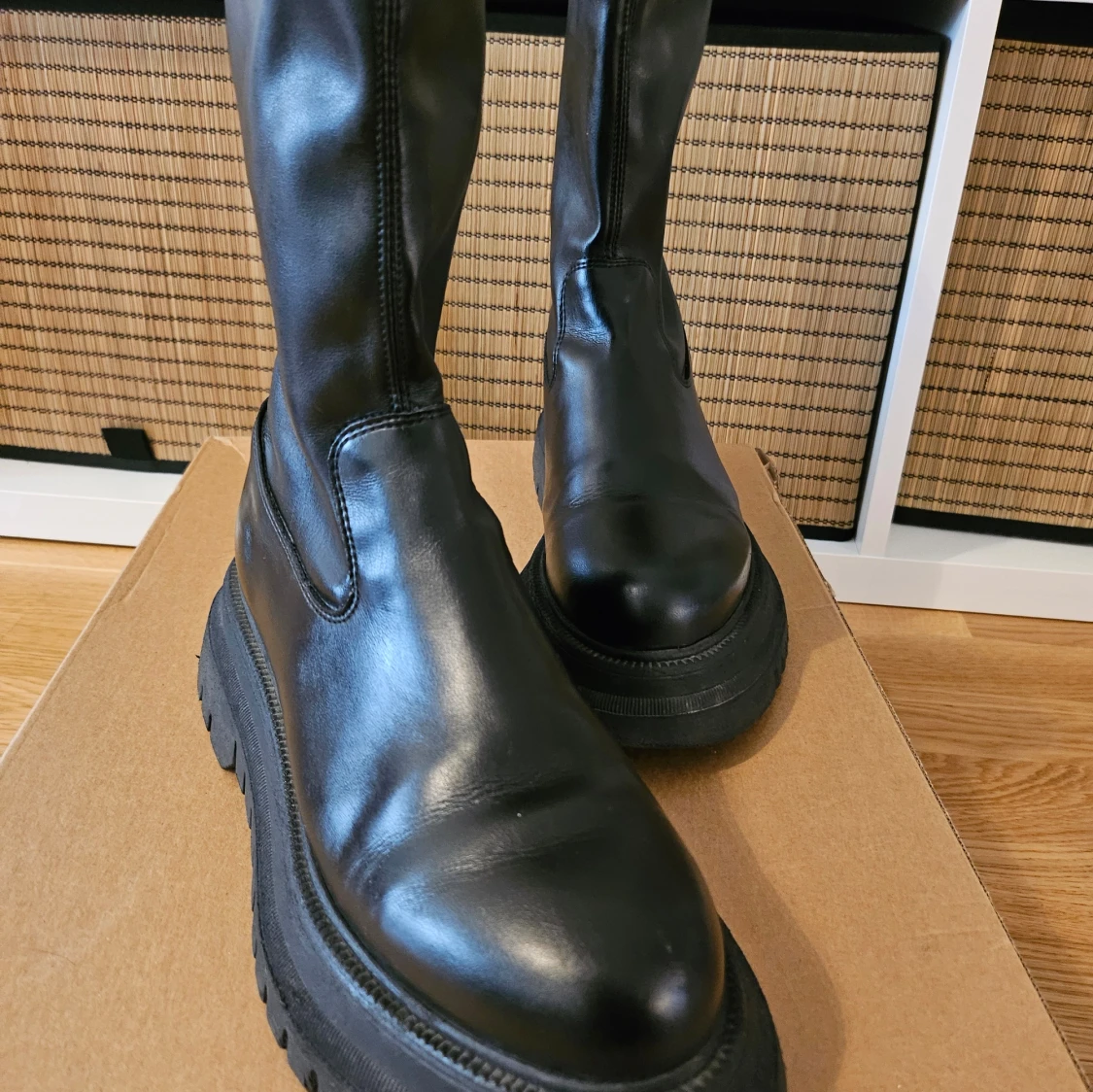 Svarta stövlar - 90