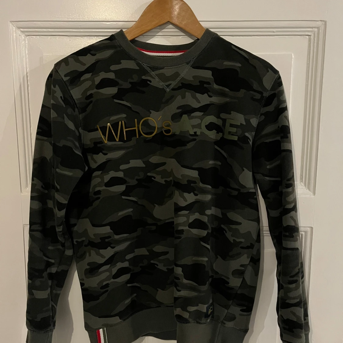 Camouflage tröja från WHO's A.C.E