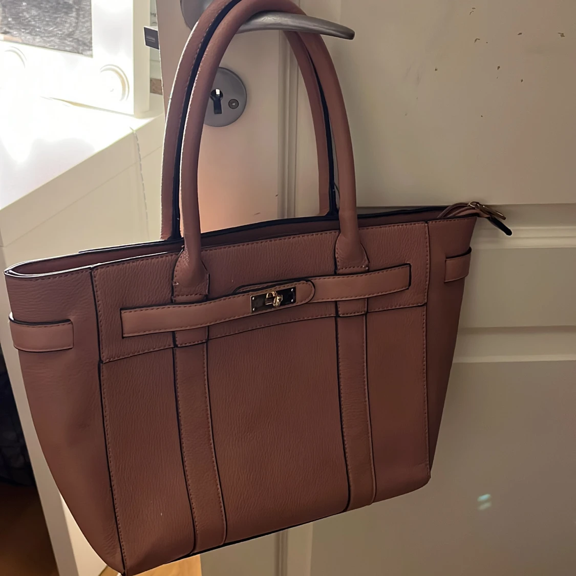 Rosa/brun  axelväska med dragkedja