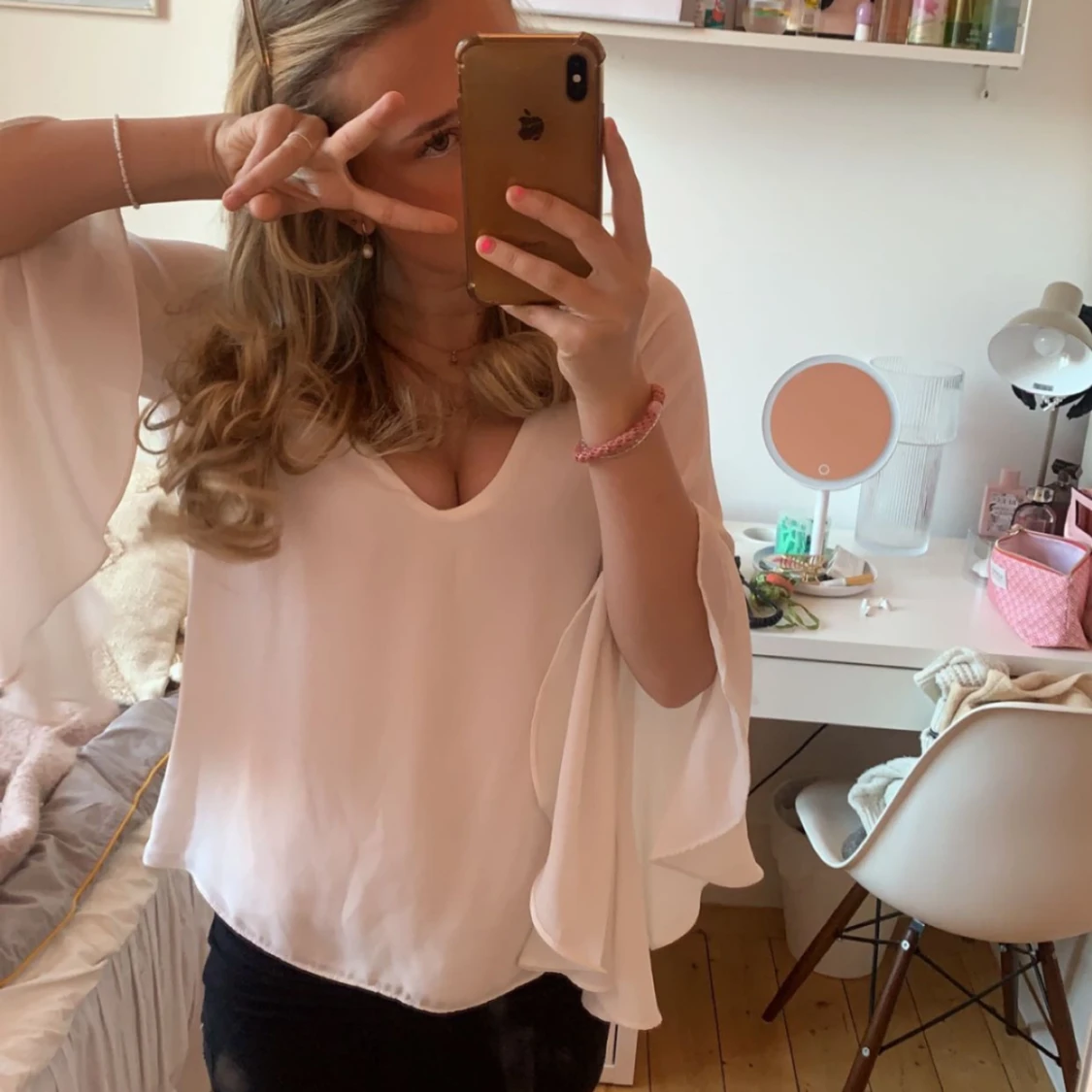 Vit blus med vida ärmar - 90