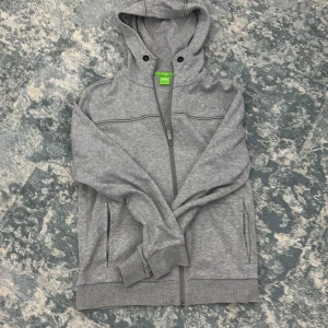 Hugo Boss grå kofta - Hugo boss Storlek S inga fel på