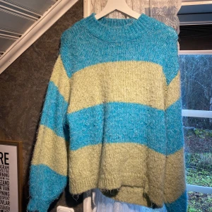 Stickad tröja ginatricot  - Stickad tröja från gina, strl M