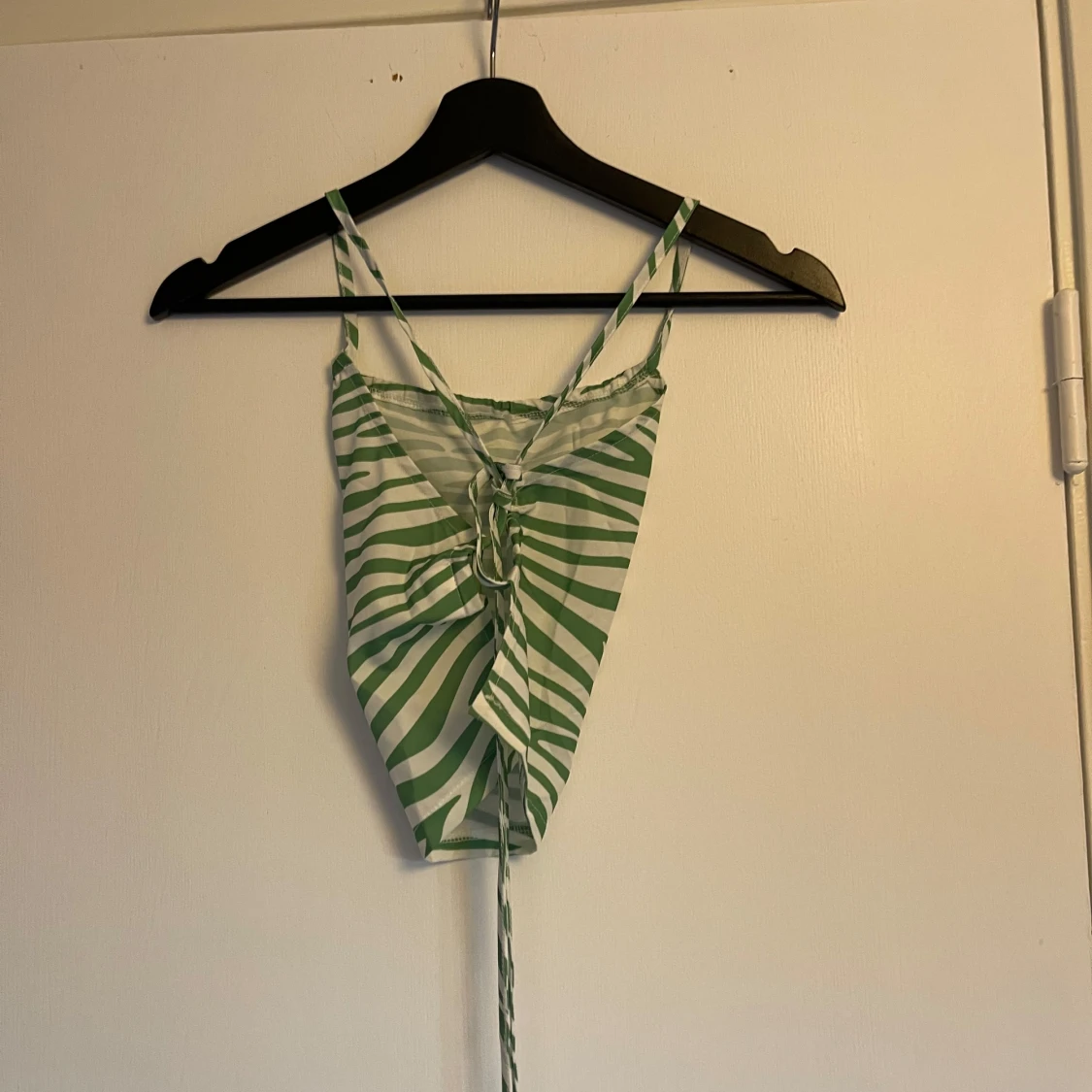 Grön och vit zebramönstrad linnetopp - 90