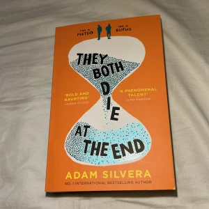 they both die at the end bok - säljer boken they both die at the end eftersom jag inte längre läser den💓nypris 170kr