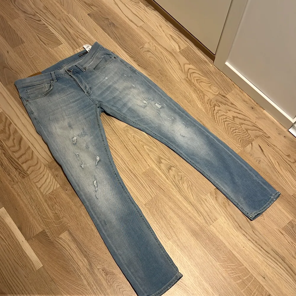 Tjena! Säljer nu as feta Dondup jeans, modellen heter George och är den populäraste! Skick 10/10 inga defekter ingenting, priset kan såklart diskuteras och om ni har frågor så är det ba att skriva! . Jeans & Byxor.