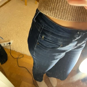 Mörkblå jeans från Esprit💗 - Tighta jeans som är tyvärr är för korta för mig, (jag är 163 cm) passar storlek S 💗 pris kan diskuteras 