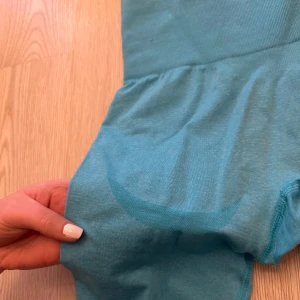 Turkosa leggings - Säljer ett par turkosa leggings i mycket bra skick, från Proway⭐️