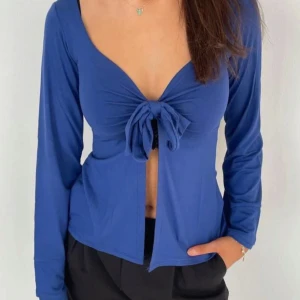 Design by si topp  - Jättesnygg populär topp från design by si, använd fåtal gånger 💓💓