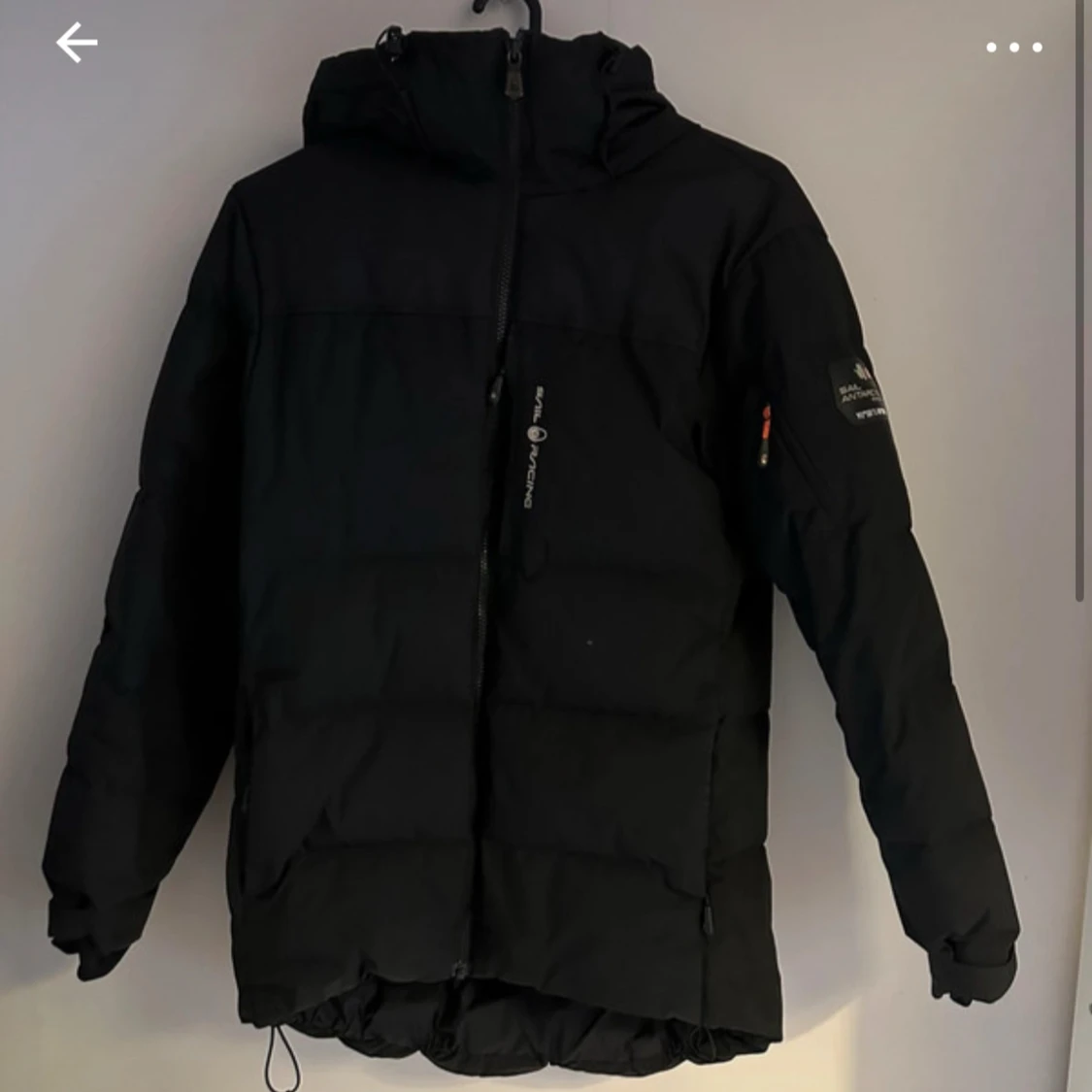 Svart dunjacka från sail racing 