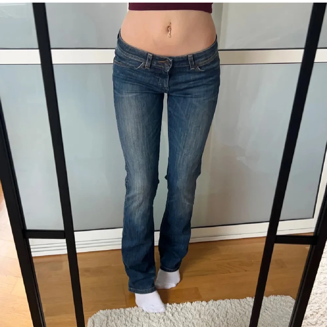 Blå jeans med bootcut