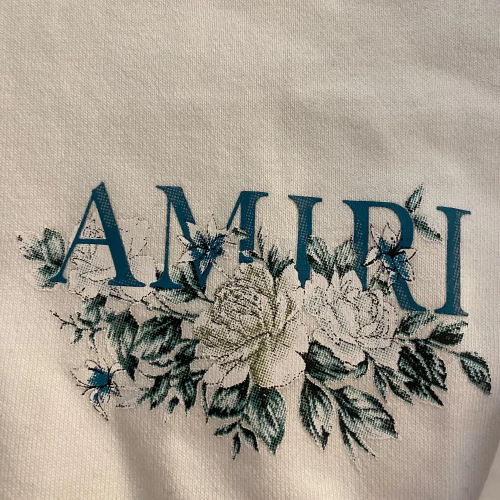 Helt ny amiri hoodie med tags storlek XL men passar även som L . Tröjor & Koftor.