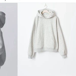 Grå hoodie - Säljer en supermysig grå hoodie från Gina, har dock en liten fläck på magen men inget man tänker på när man har på den går säkert bort i tvätten💕använd en gång och tvättad en gång 