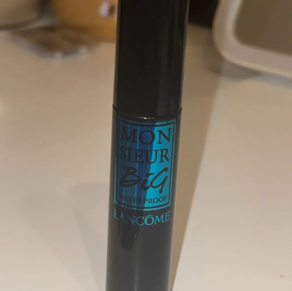 Säljer en Monsieur Big Waterproof Mascara från Lancôme. Den är helt ny fick den som present men jag har testat den förut och har en annan favorit nu. Säljer den för 150 priset kan diskuteras 💕. Skönhet.