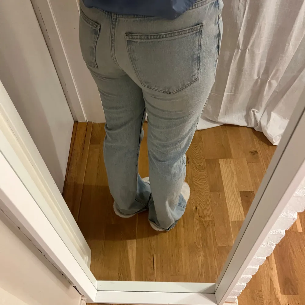 Jätte fina bootcut jeans från gina💕. Jeans & Byxor.