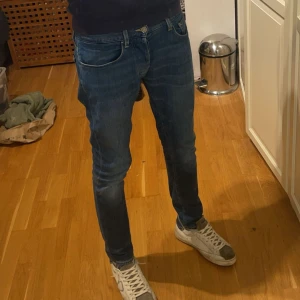 Dondup limted edition, Detox - Tjena säljer nu mina dondup i stl:29 då dom inte passar mig längre, jag är 177 så det borde passa folk under det. Dom är limited edition då dom är gjorde av Luxury denim och Toxido. Skriv om du har några frågor eller funderingar!!!