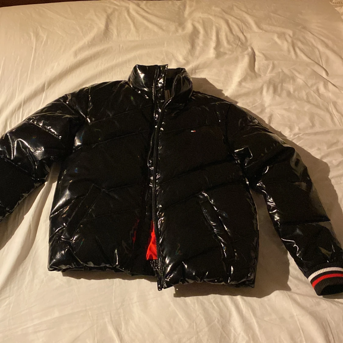 Svart pufferjacka från Tommy Hilfiger - 90