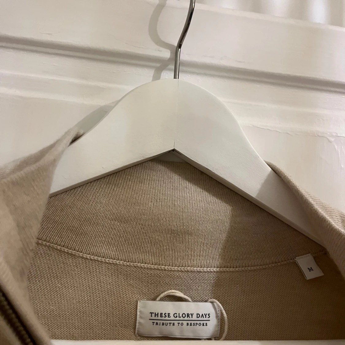 Beige tröja med dragkedja från These Glory Days - 90