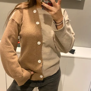 Super fin kofta! - Väldigt bra skick! Finns ingen lapp men uppskattar att storleken är ca M