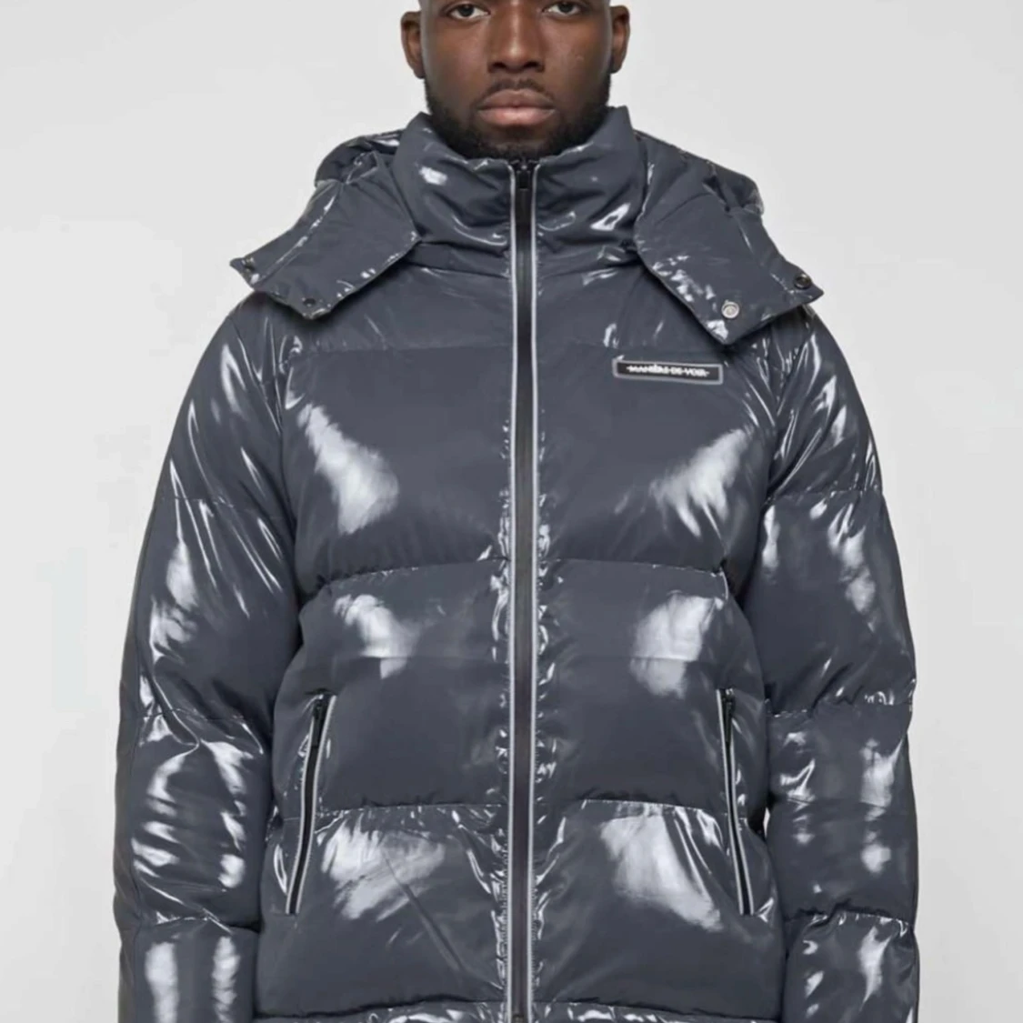 Grå glansig pufferjacka
