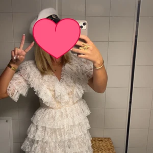 By Malina klänning - Klänning från by malina, använd en gång 😇perfekt till student 🎊pris kan diskuteras 