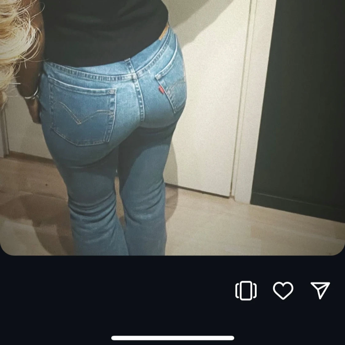 Blå jeans med bootcut