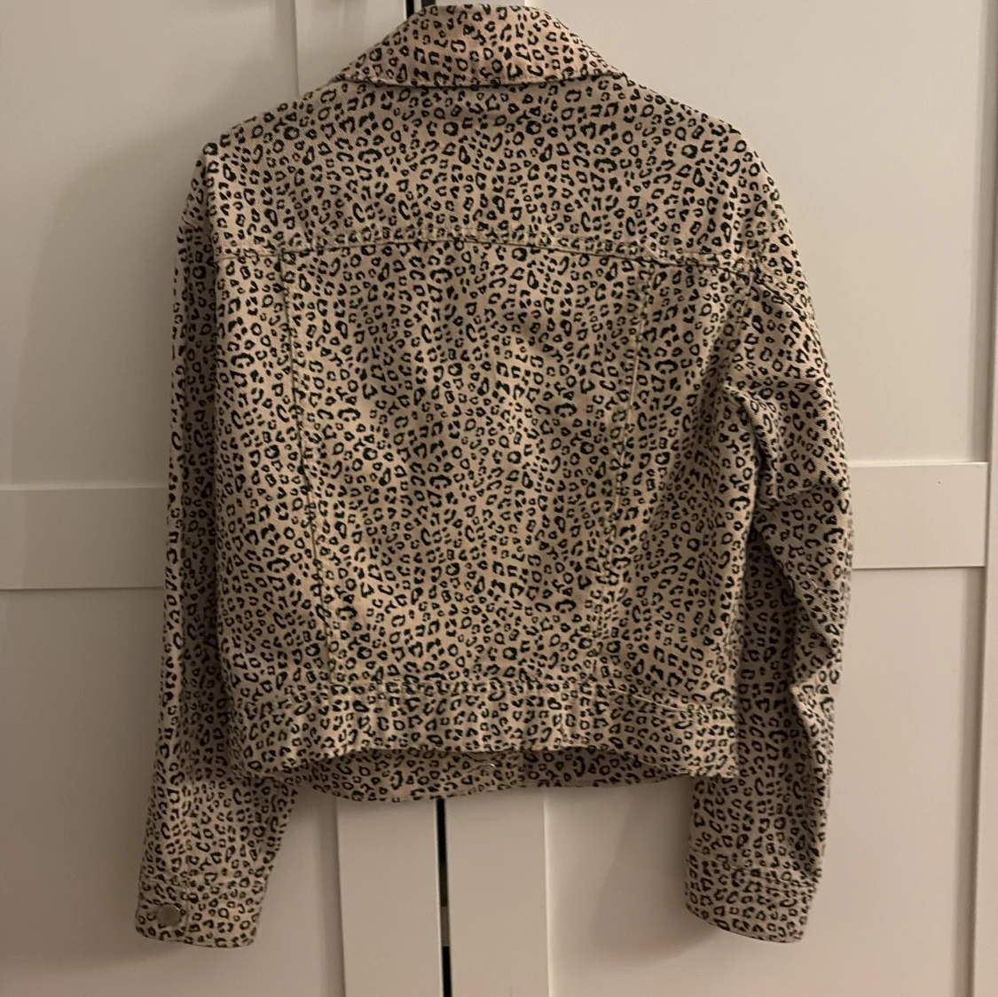Leopardmönstrad jeans jacka - 90