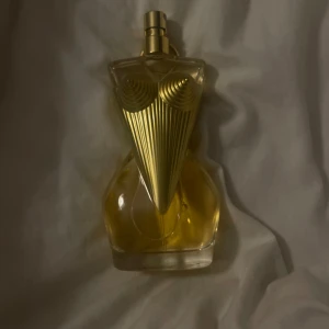 Jean Paul parfym  - Jag har använt den typ 3 gånger har för Mpnga parfymer så skriv för intresse 