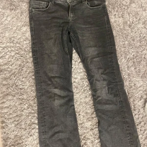 Säljer dessa jeans från Gina tricot, storlek 158 - Jag är 1,58 och de är lite för långa för mig o skulle passa nån som är 1,63. Använt dom ungefär 5 gånger